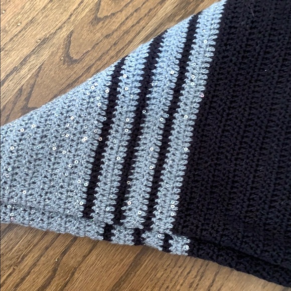 Crochet black and silver sparkly shawl - Picture 4 of 4